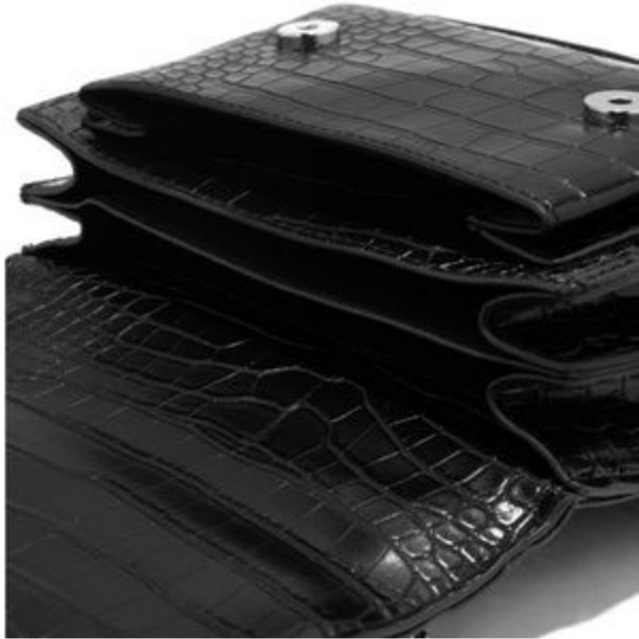 Classic Leather Handbag - Picture 3 of 8